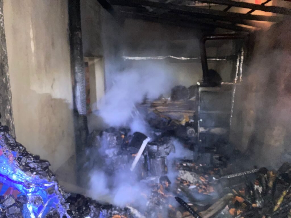 Evdeki kalorifer kazanı bomba gibi patladı. 3 yaralı