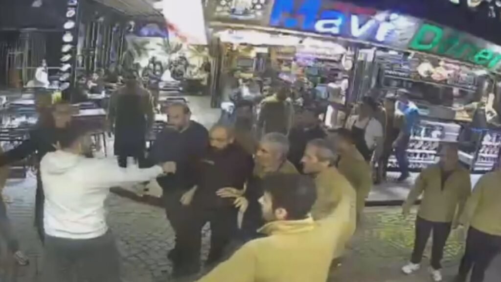 Fatih’te esnaflar arasındaki kavga. 2 kişi gözaltına alındı