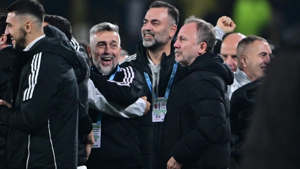 Fenerbahçe galibiyeti ardından Sergen Yalçın: Yeni bir yapılanma dönemindeyiz, yeni bir şey inşa ediyoruz