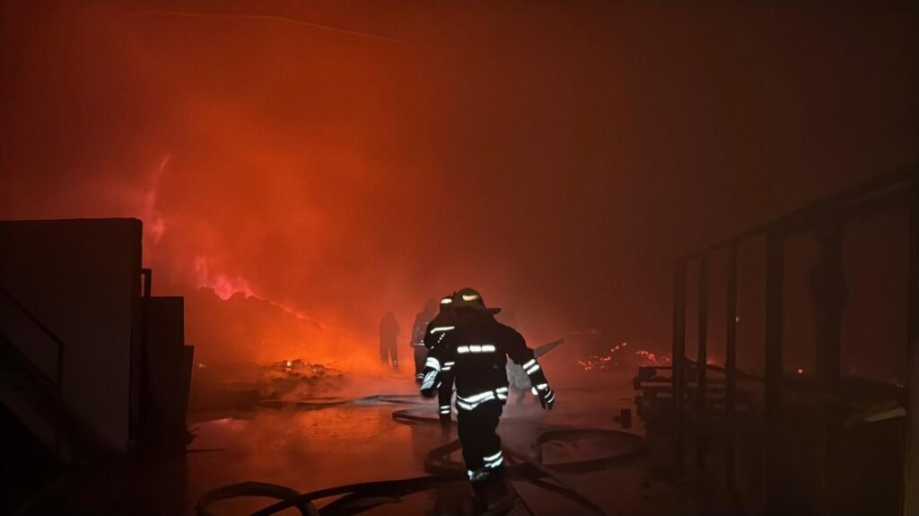 Gaziantep’te ambalaj fabrikasında yangın: Ekiplerin müdahalesi sürüyor