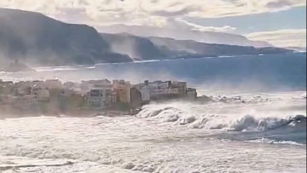 Kanarya Adaları’nda dev dalgalar 3 kişiyi öldürdü