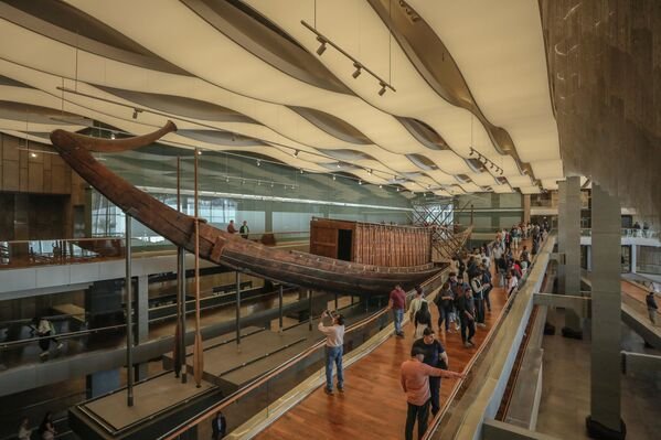 Keops’un 4 bin 500 yıllık güneş teknesi, Büyük Mısır Müzesi’ne taşındı