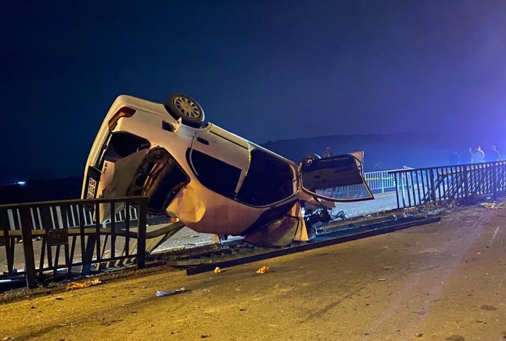 Köprüde feci kaza: 1 ölü, 3 yaralı
