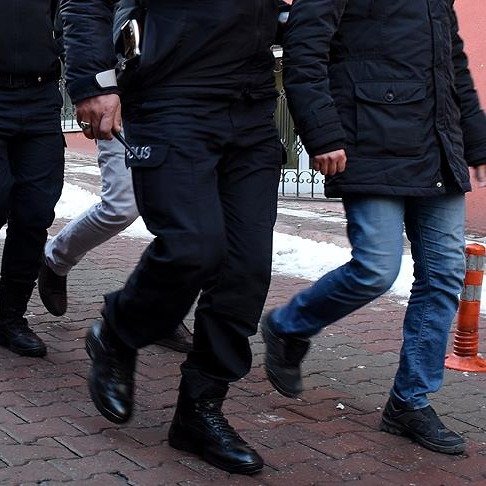 Liseli kız çocuklarına yapay zekayla tuzak. 2 tutuklama