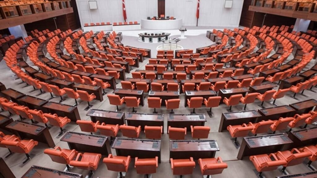 Mahkemelerin canlı yayınlanması önerisi reddedildi