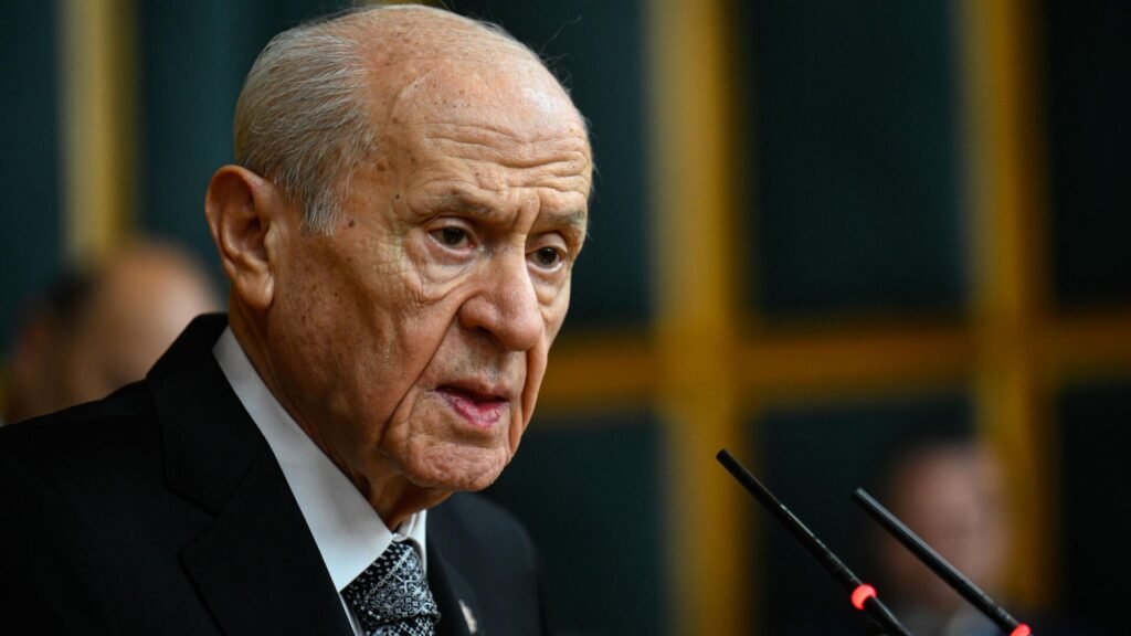 MHP Lideri Bahçeli: Fiili silahların yanında zihinsel silahların da terkedilmesi gerekiyor