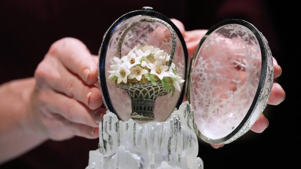 Nadir Faberge yumurtası açık artırmada rekor fiyata satıldı: Üstünde binlerce elmas var