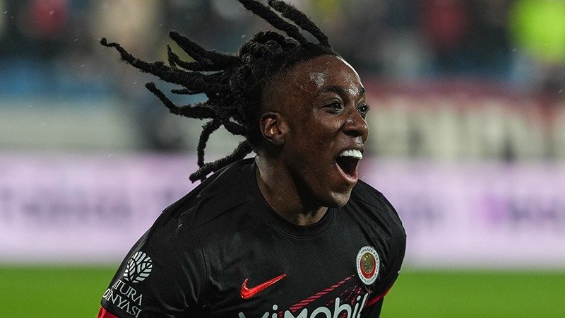 Süper Lig’i sallayan isme iki dev birden talip! Daha imzası kurumadan transfer planı