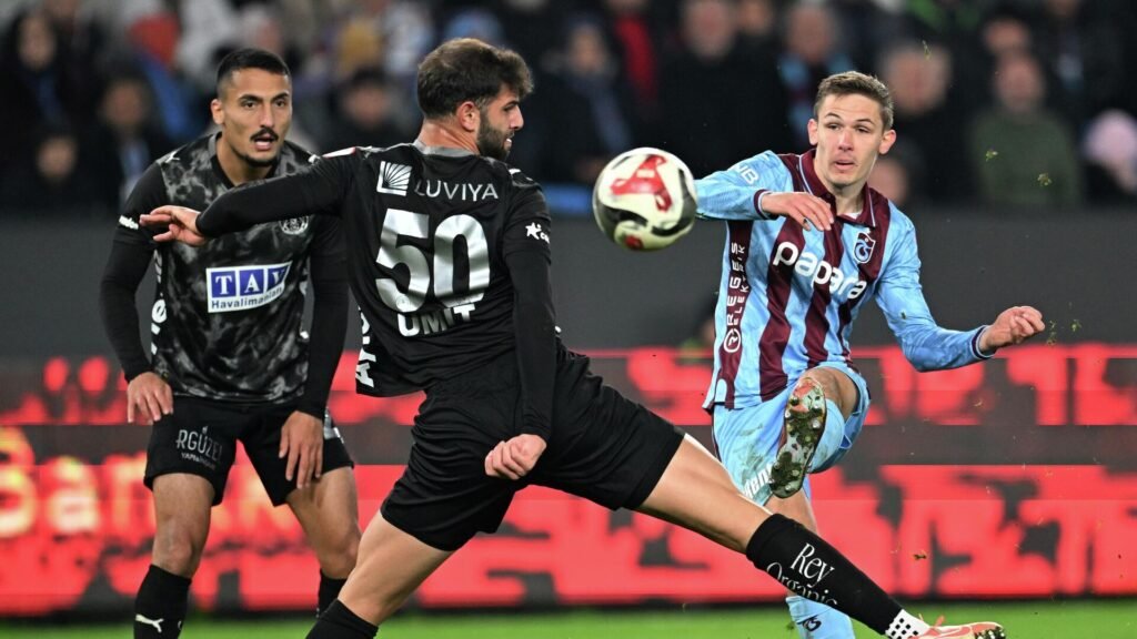 Trabzonspor, kupada yenilgiyle başladı: Alanyaspor tek golle kazandı