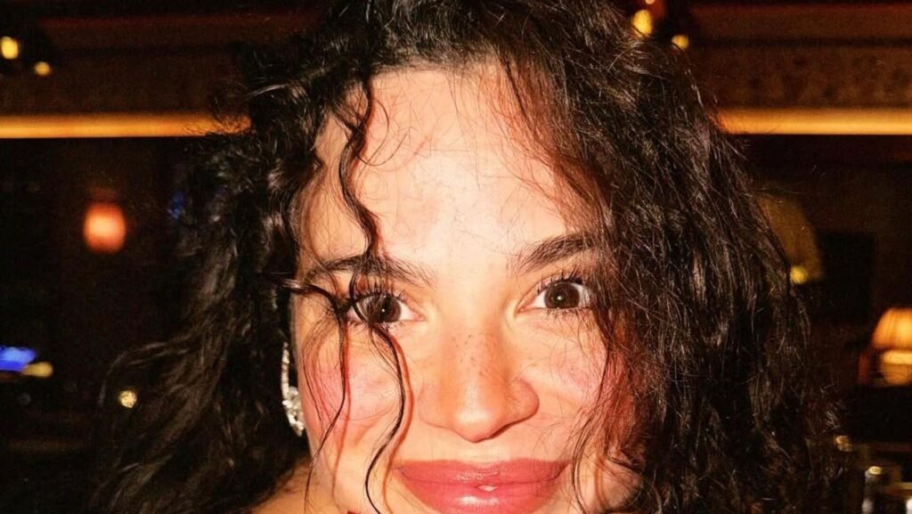 3 kez ameliyat masasına yatan ünlü oyuncu Aslı Bekiroğlu: Miyom ameliyatına girdim yanlışlıkla bağırsağımı kestiler