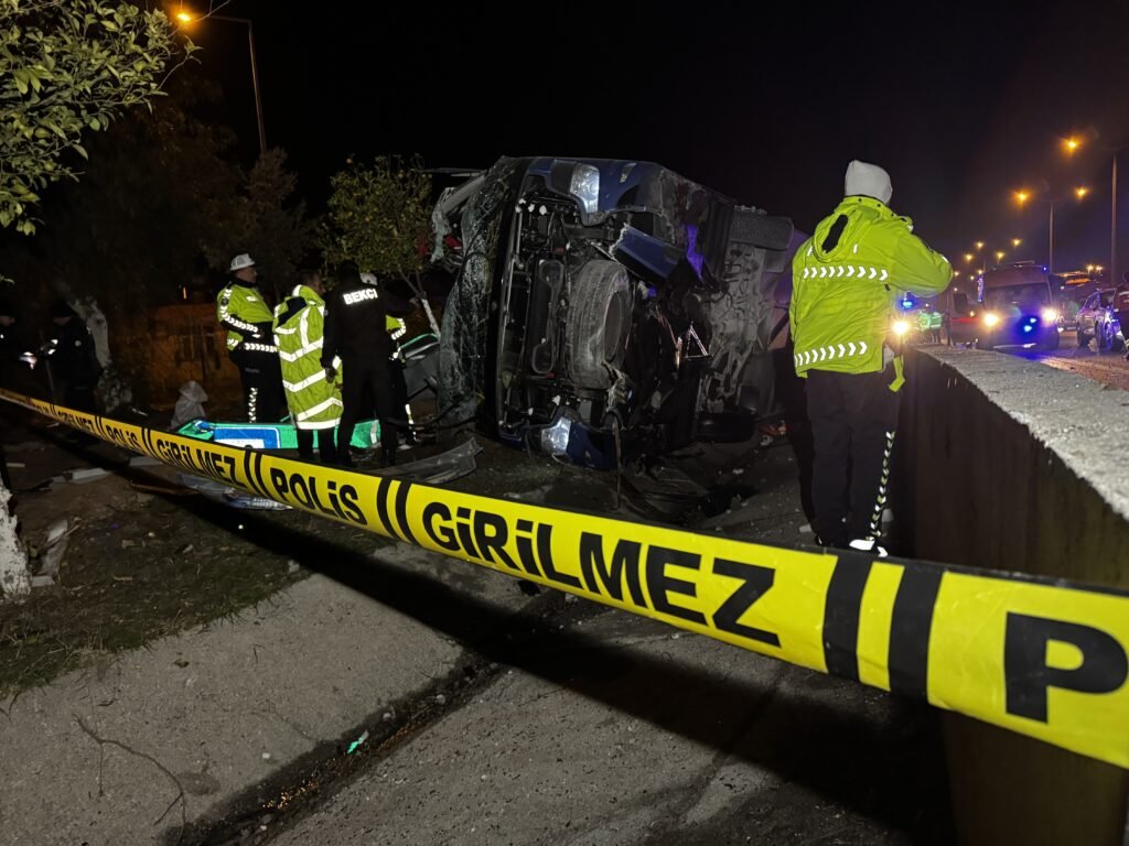 Adana’da otobüs devrildi, 8 kişi yaralandı