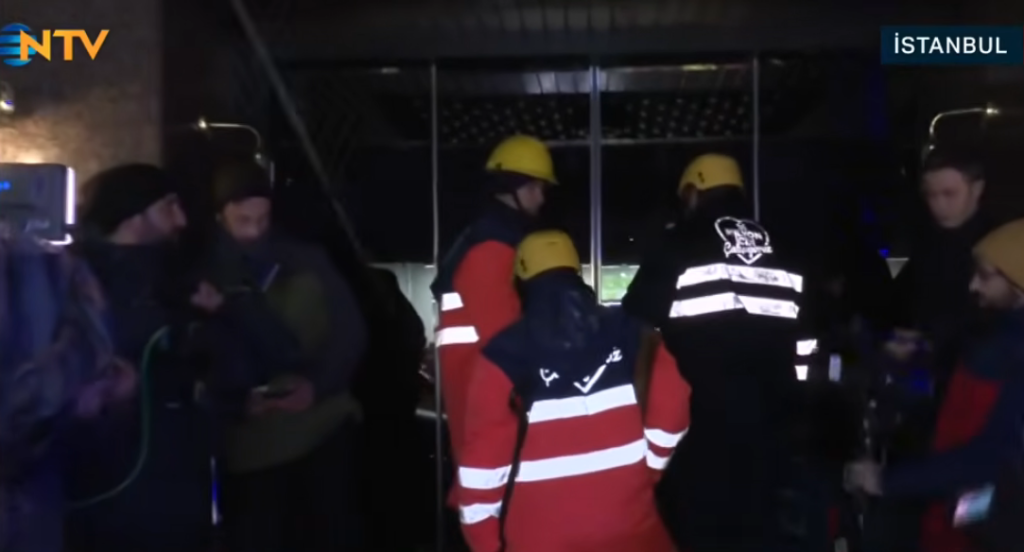 Bebek Otel’de kaçak bölümler yıkılıyor