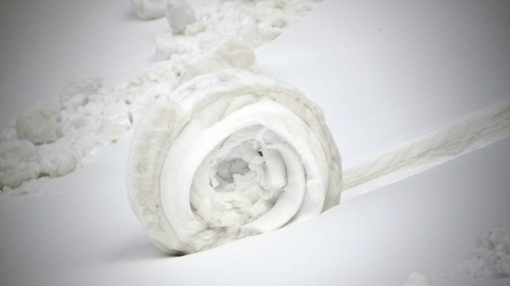 Doğada ender görülen kar ruloları Ilgaz Dağı’nda oluştu