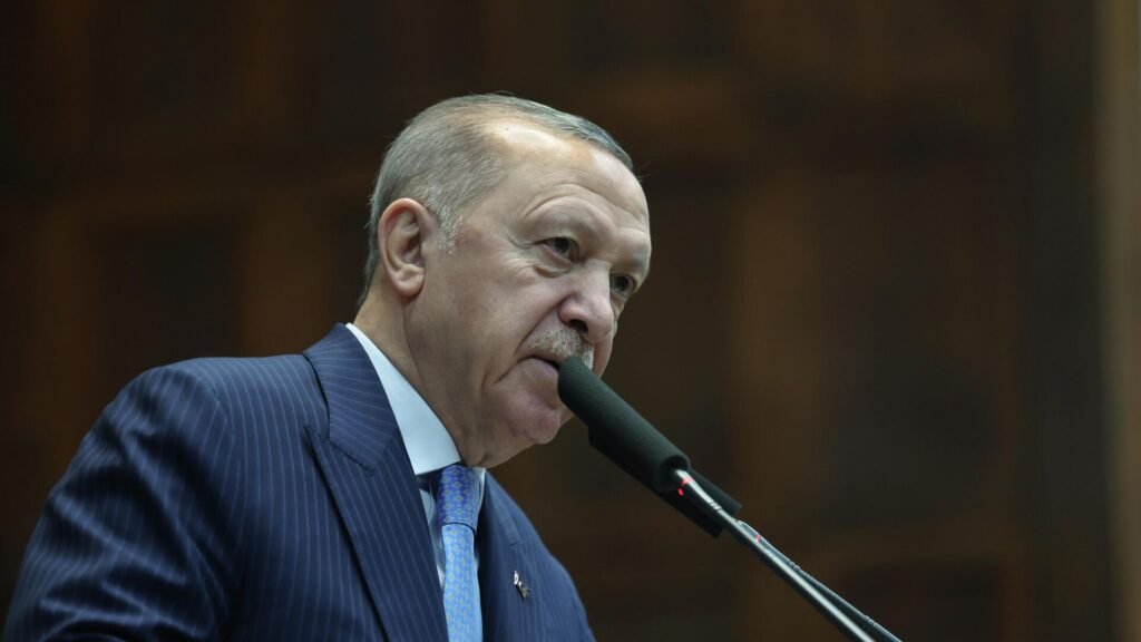 Erdoğan’dan CHP’ye eleştiri: ‘Mahkemeler üzerinde baskı kurmaya çalışmak yargıdan korkanların başvuracağı yöntemdir’