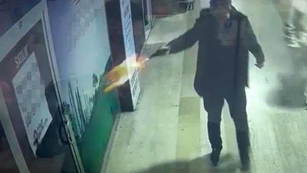 Esenyurt’ta iş yerine kurşun yağmuru