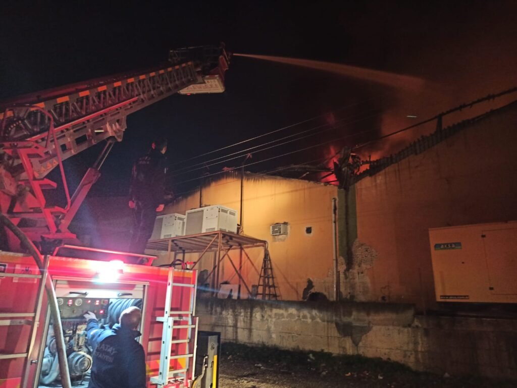 Hatay’da narenciye tesisinde yangın. Bir işçi yaşamını yitirdi