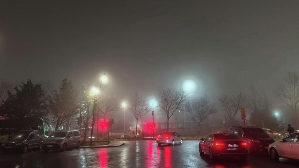 İstanbul’un bazı ilçelerinde sis etkili oldu: Kentte görüş mesafesi düştü