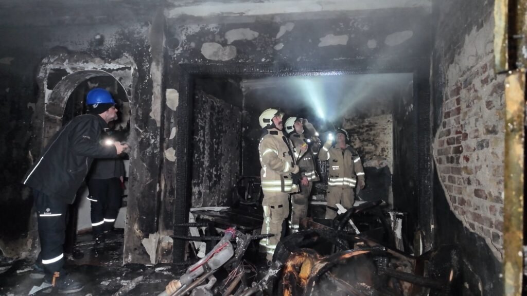 Kadıköy’de korkutan yangın: 1’i ağır 8 yaralı