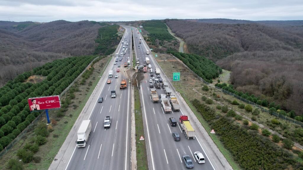 Kuzey Marmara Otoyolu’nda kaza. Şeritler trafiğe kapatıldı