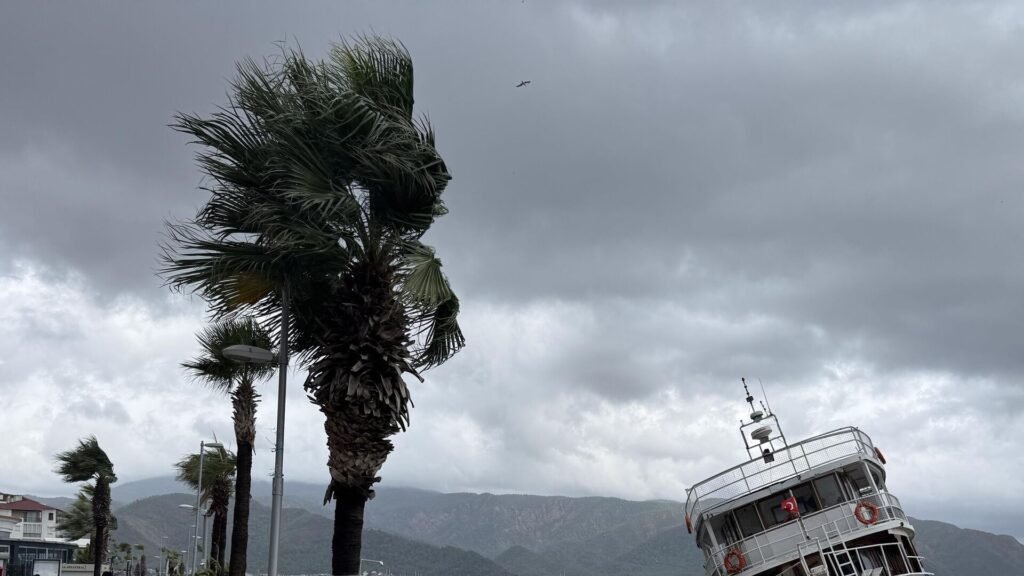Meteoroloji uyardı: Sıcaklıklar 6 derece birden yükselecek, yoğun sağanak geliyor