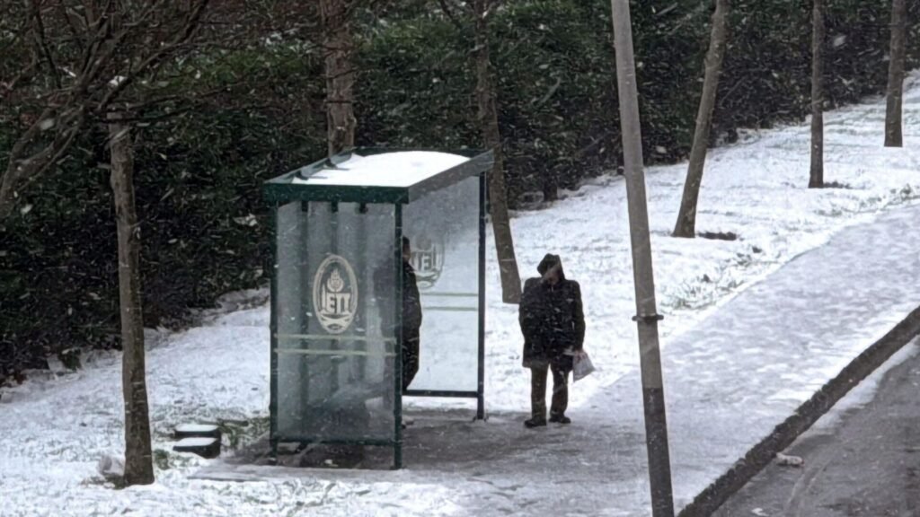 Meteoroloji’den yoğun kar yağışı ve fırtına uyarısı: İstanbul dahil birçok ilde kar etkili oluyor