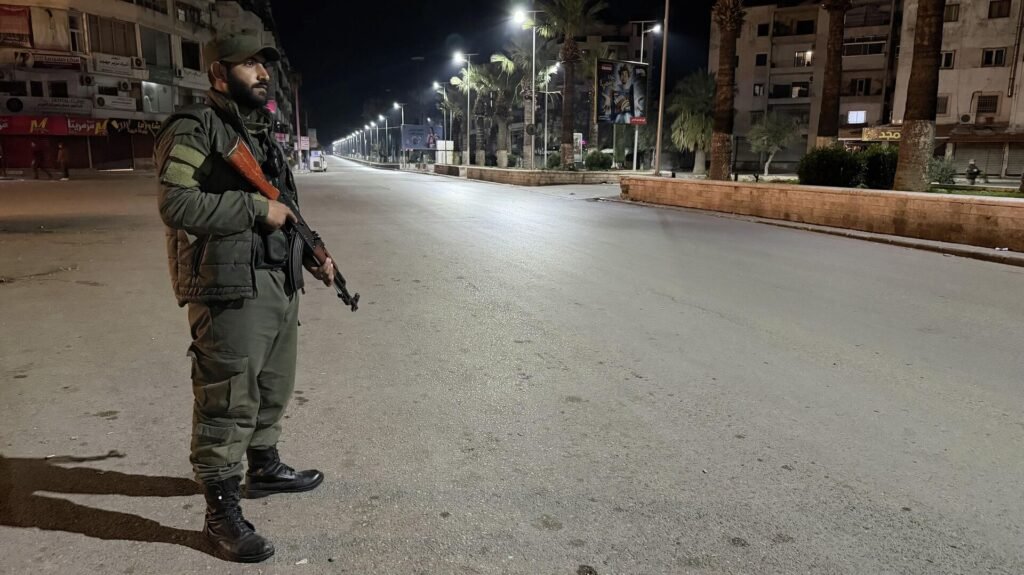 Suriye’de çatışmalar şiddetlendi: Tam kapsamlı sokağa çıkma yasağı, ‘SDG meşru hedef’, en az 4 ölü