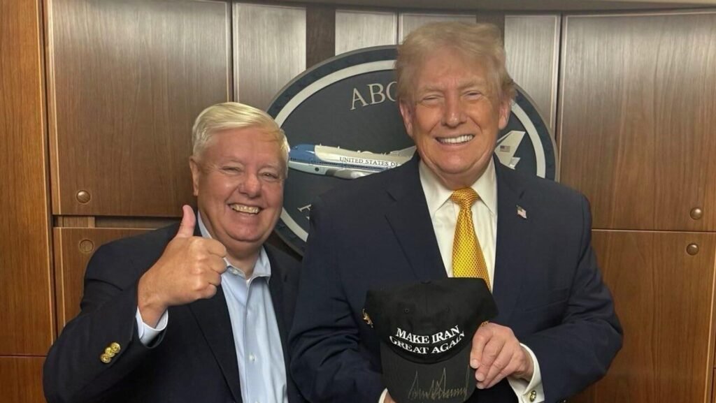 Trump’ın ‘MIGA’ şapkalı fotoğrafı söylentileri artırdı