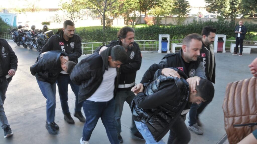 Ünlülere uyuşturucu operasyonunda bir dalga daha: Hasan Can Kaya, Reynmen ve rapçi Çakal gözaltına alındı