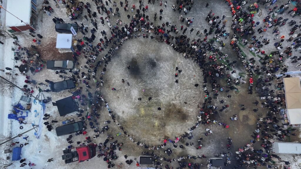 Uzungöl’de dev horon oluşturuldu: Yüzlerce kişi göl etrafındaki horona girdi