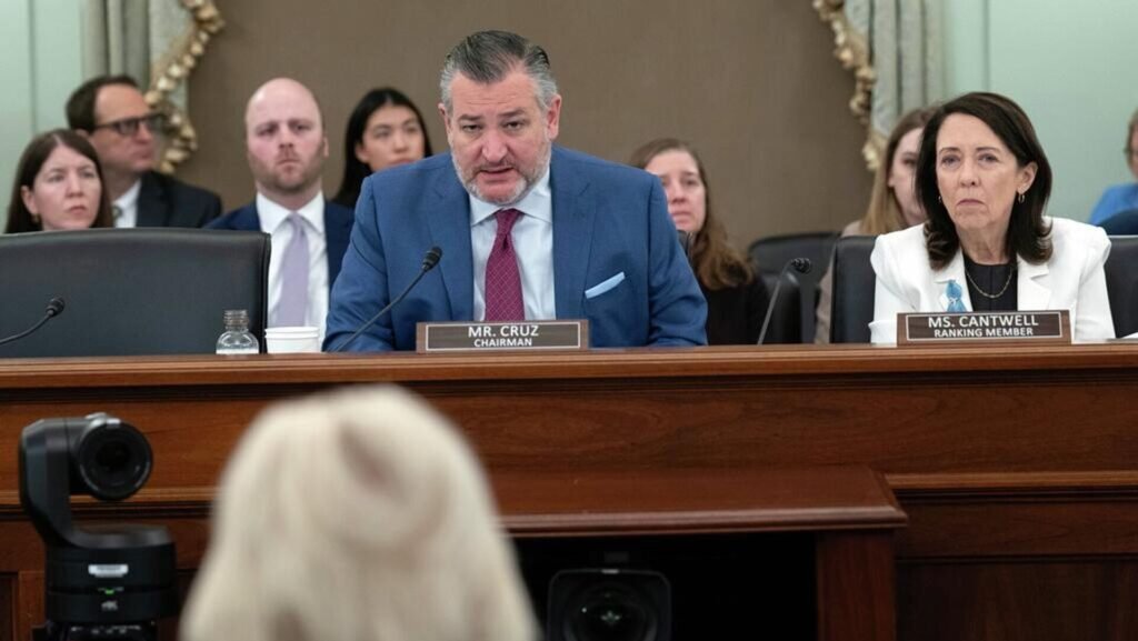 ABD’li Senatör: Önümüzdeki altı ay içinde 3 ülkedeki rejimlerin hepsinin yıkıldığını görebiliriz