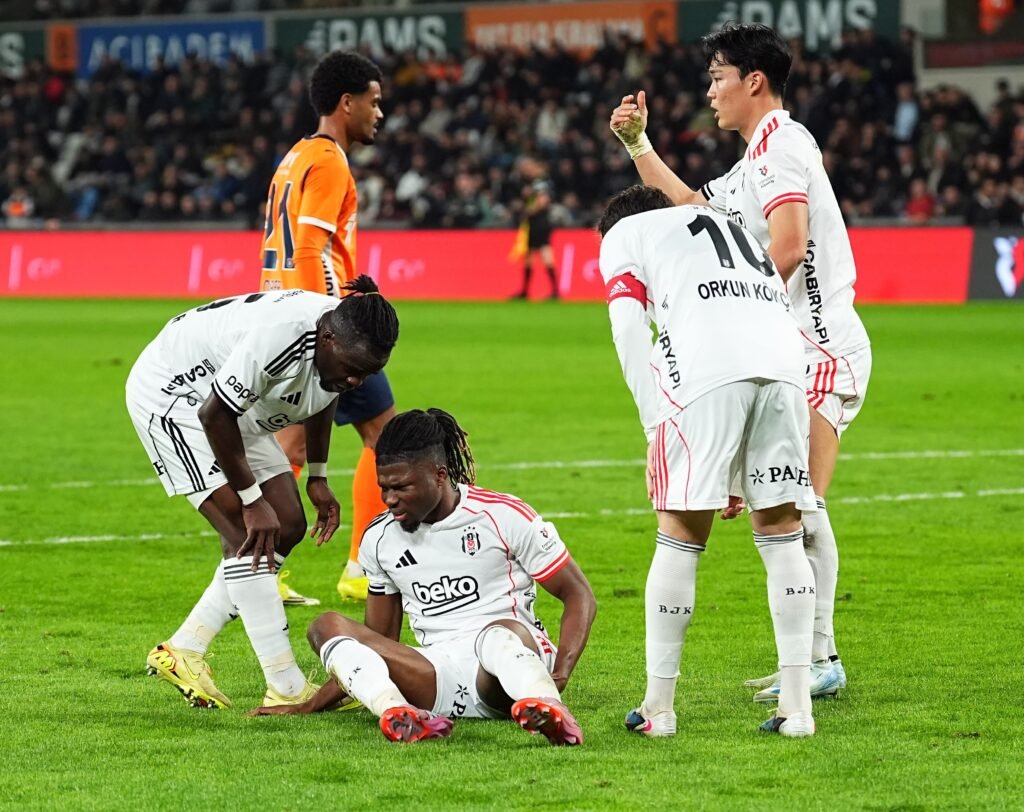 Beşiktaş’ta sakatlık, oyuna devam edemedi