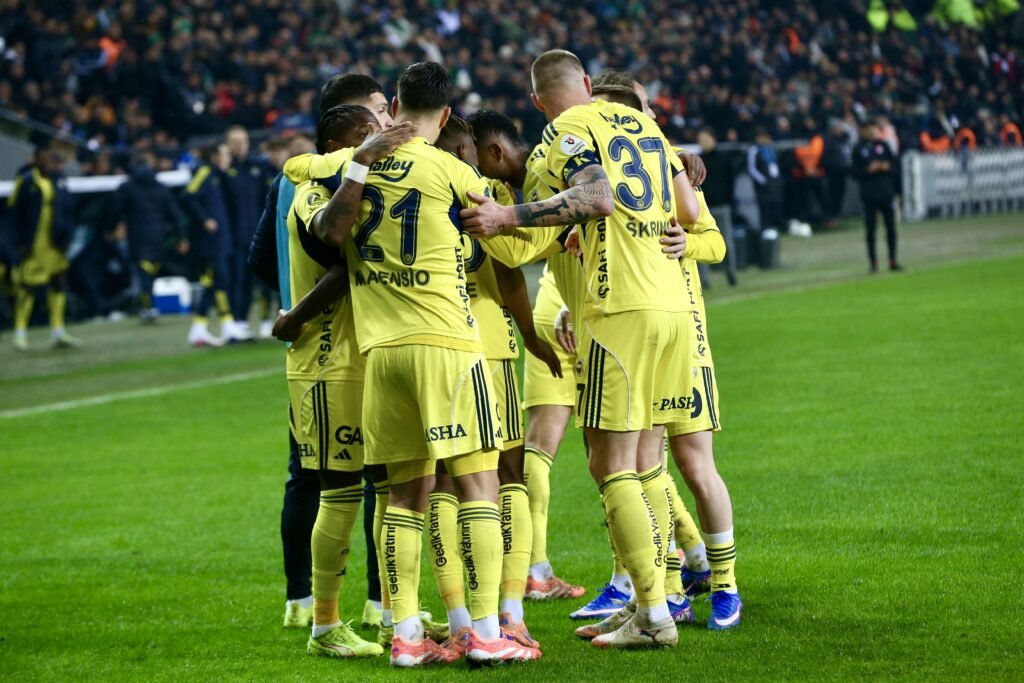 Canlı maç anlatımı: Fenerbahçe zirve takibinde Gençlerbirliği karşısında