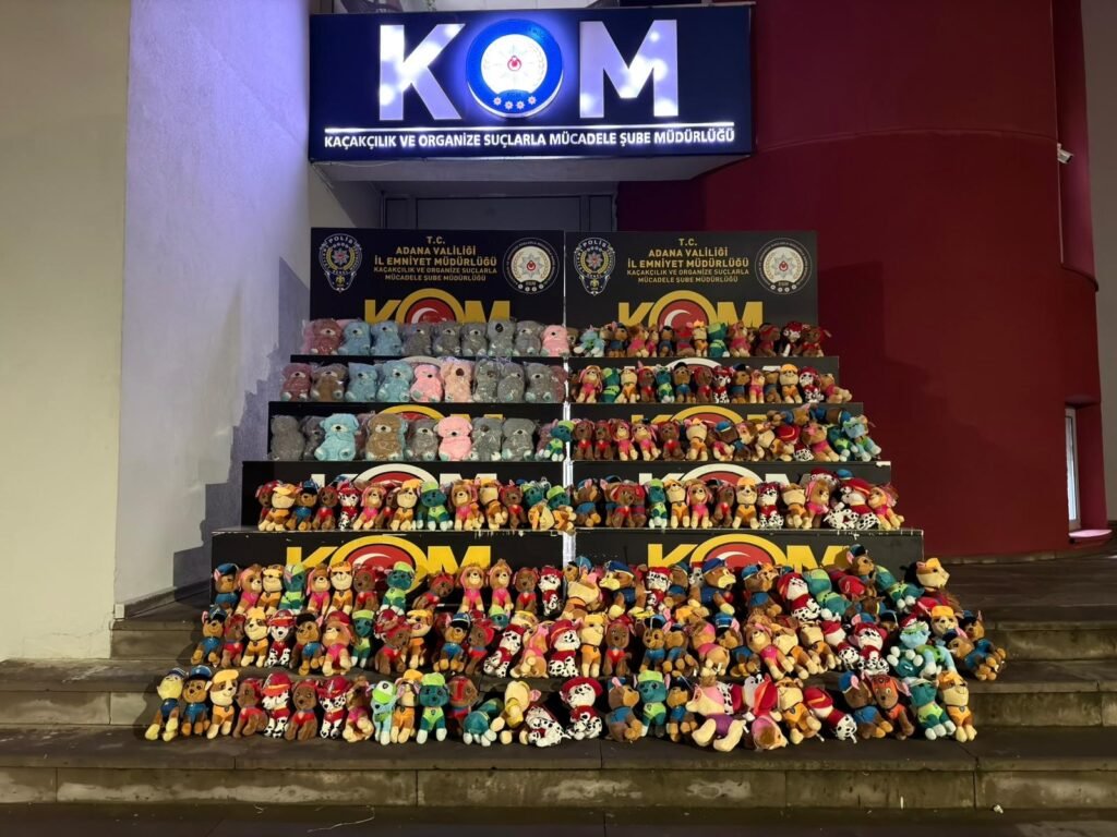 Çuvalların içinden yüzlerce çıktı. Sağlığa zararlı olabileceği değerlendiriliyor