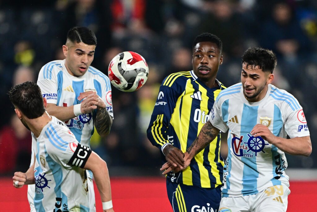 Dört gollü maçta kazanan Fenerbahçe, Talisca’nın gecesi