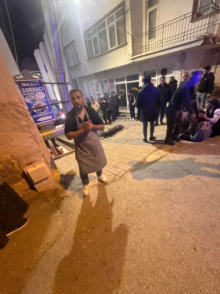 Eşini sokak ortasında öldürüp intihar etti