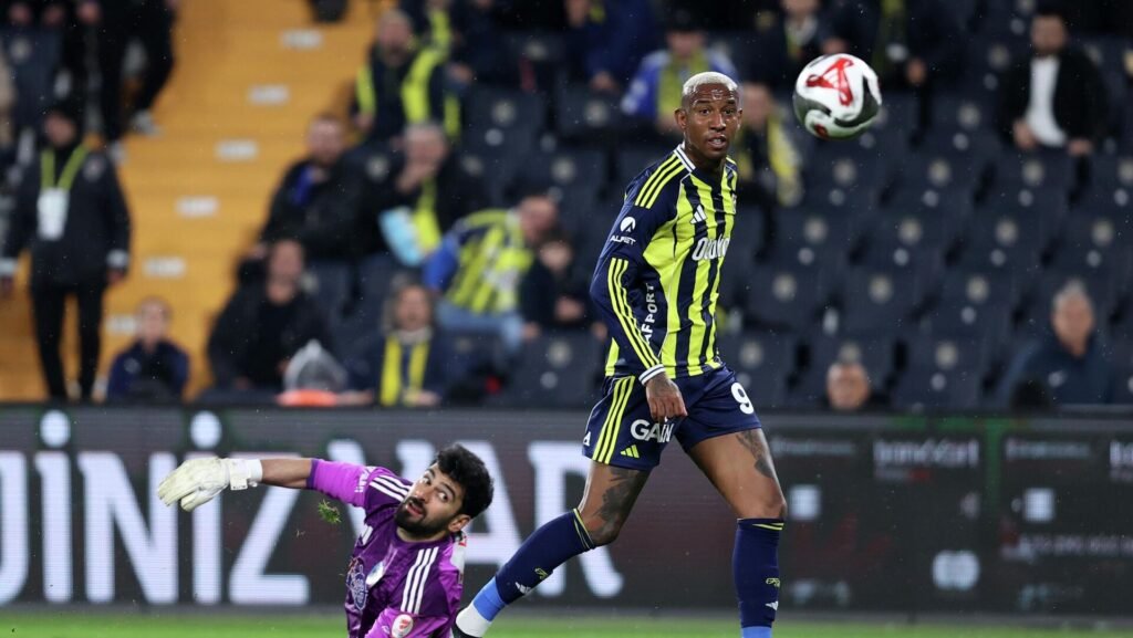 Fenerbahçe sahasında Erzurumspor’u 3-1 mağlup etti