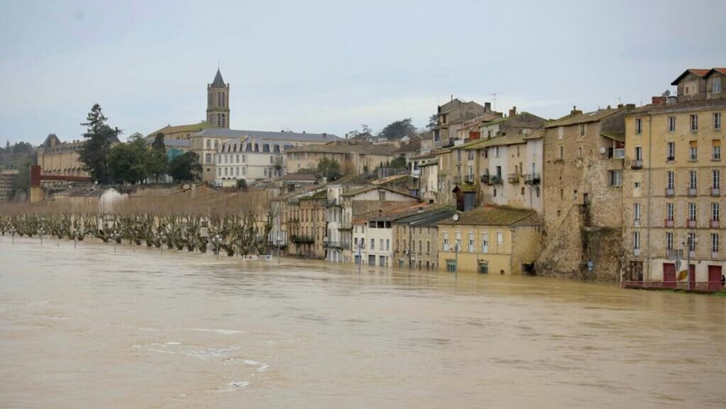 Fransa’da ‘olağanüstü’ yağış alarmı: Kırmızı sel uyarısı verildi
