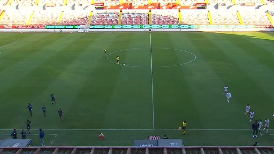 Hakem maçı durdurdu, futbolcular koşarak kaçtı. Dünya Kupası için gözler FIFA’da