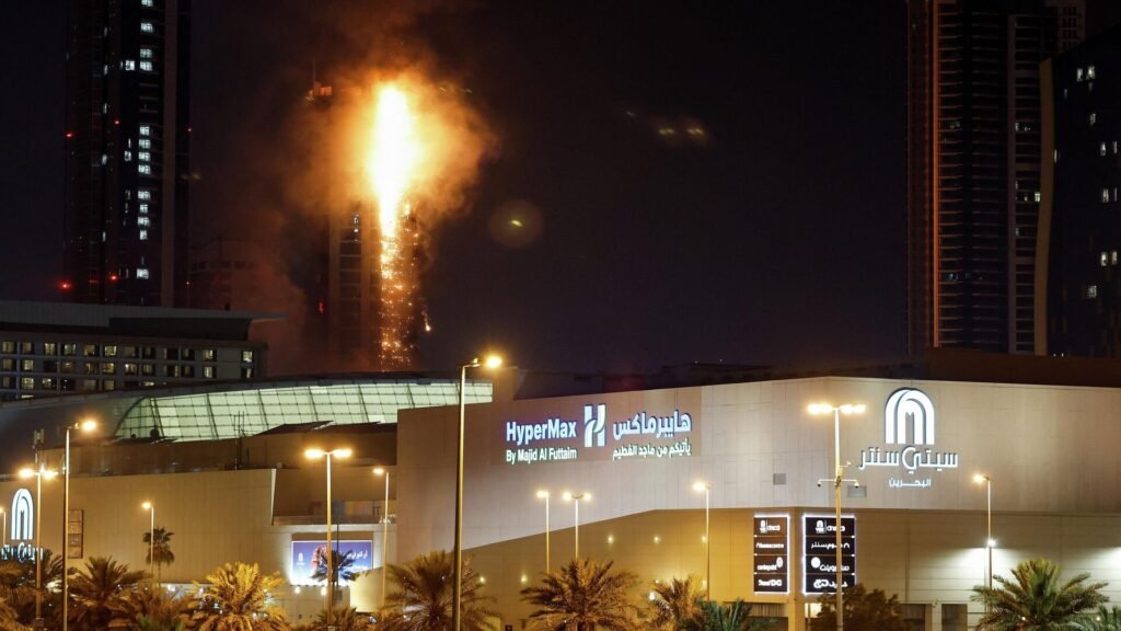 İran, Bahreyn’de çeşitli noktalar ve havaalanına dron saldırıları düzenledi