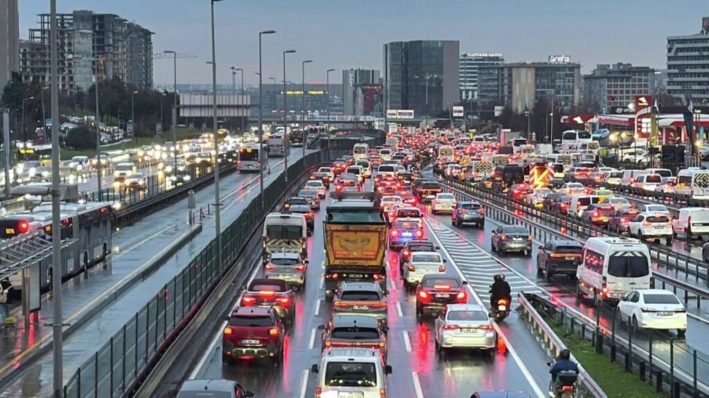 İstanbul’da trafik yoğunluğu yüzde 90’a çıktı