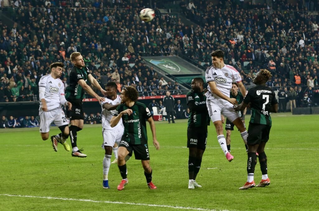 Kocaeli’de 2 penaltı 2 gol 1 kırmızı kart, kupada puanlar paylaşıldı