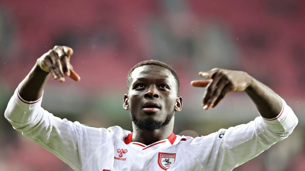 Konferans Ligi zaferi sonrası Thorsten Fink: ‘Tarihi bir başarı elde ettik, şuan kurayı dört gözle bekliyoruz’