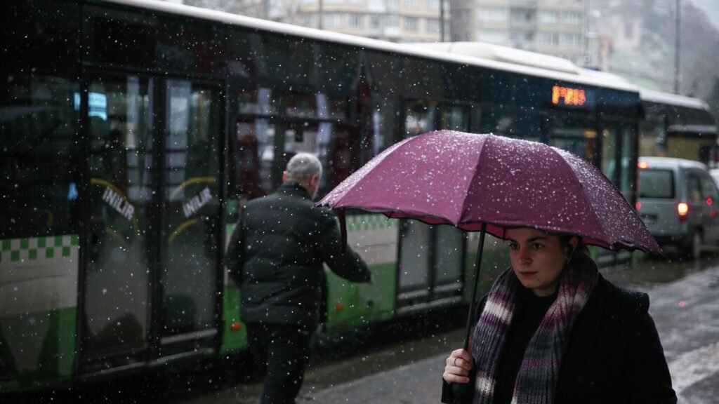 Meteoroloji’den peş peşe uyarılar: 29 il için sarı kodlu kar, sağanak ve fırtına uyarısı yapıldı