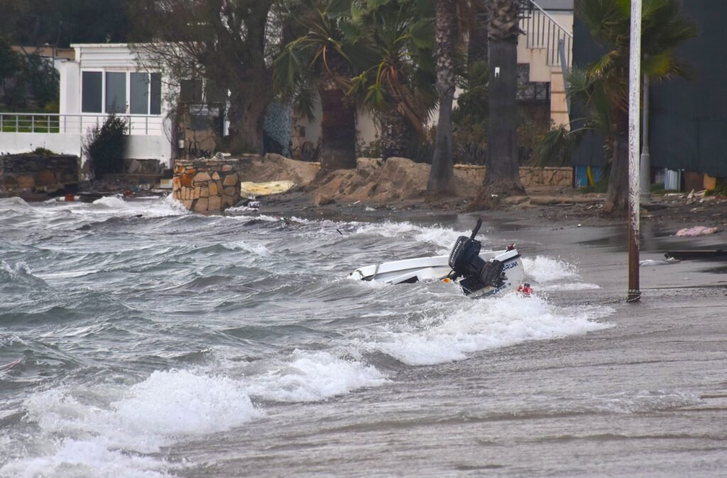 Muğla’da fırtına alarmı. Bodrum ve Milas’ta okullar tatil edildi