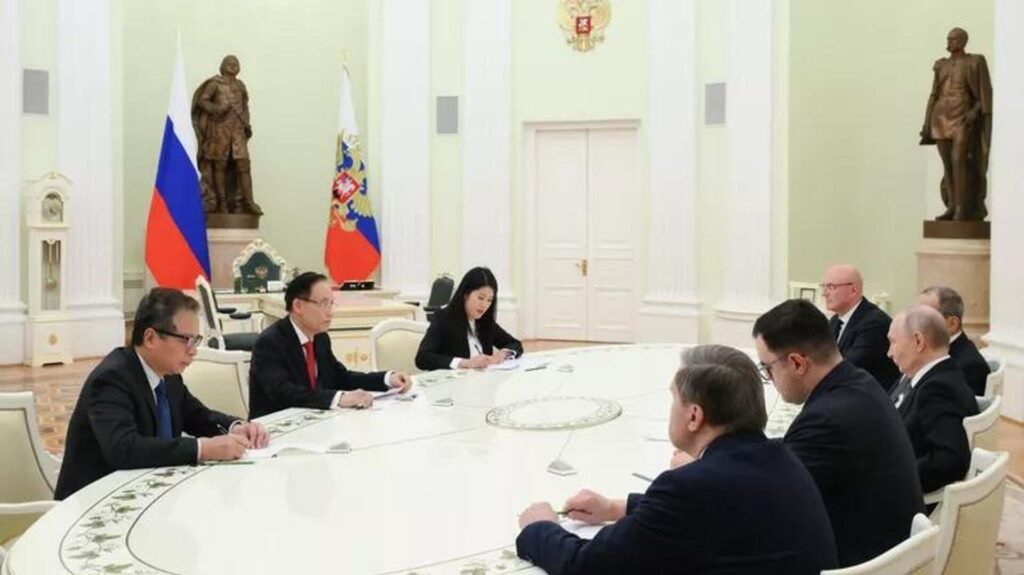 Peskov: Putin-Vietnam Dışişleri Bakanı görüşmesinde ikili ilişkiler ele alındı