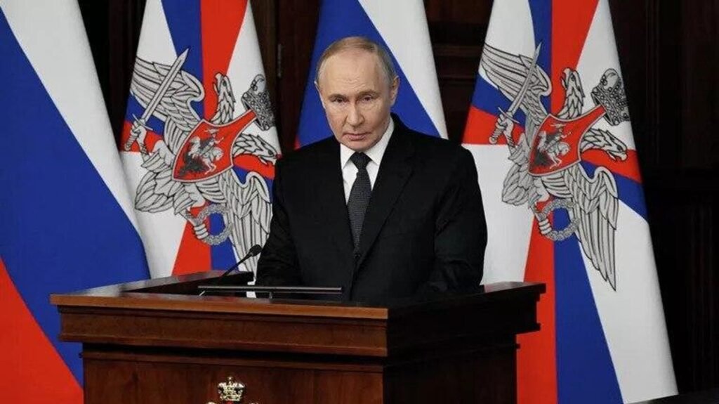 Putin: 23 Şubat, ordumuz ve donanmamızla duyduğumuz gururun sembolü