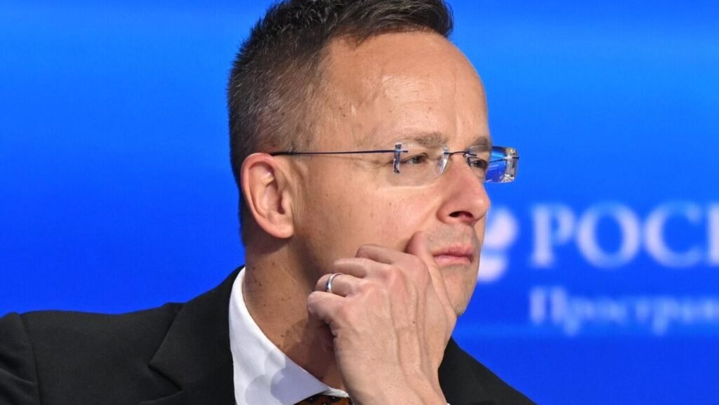 Szijjarto’dan AB’nin Rus petrolü planına tepki: Seçimde kazanmamız için bir neden daha