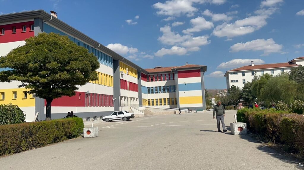 Tatillerde de çalan okul zilinden rahatsız oldu: okul zili şikayetini KDK çözdü