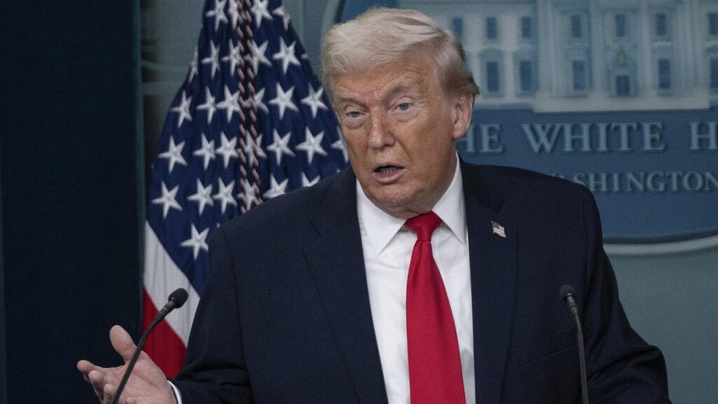 Trump: Hamaney çok endişelenmeli