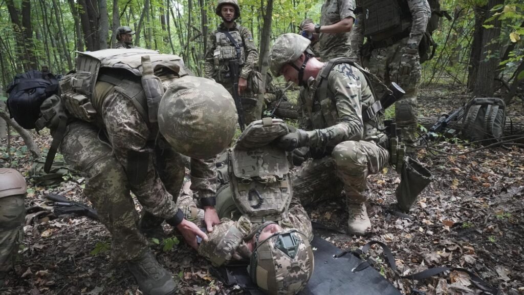 Ukraynalı komutan yaralı askerini çatışma hattında terk etti